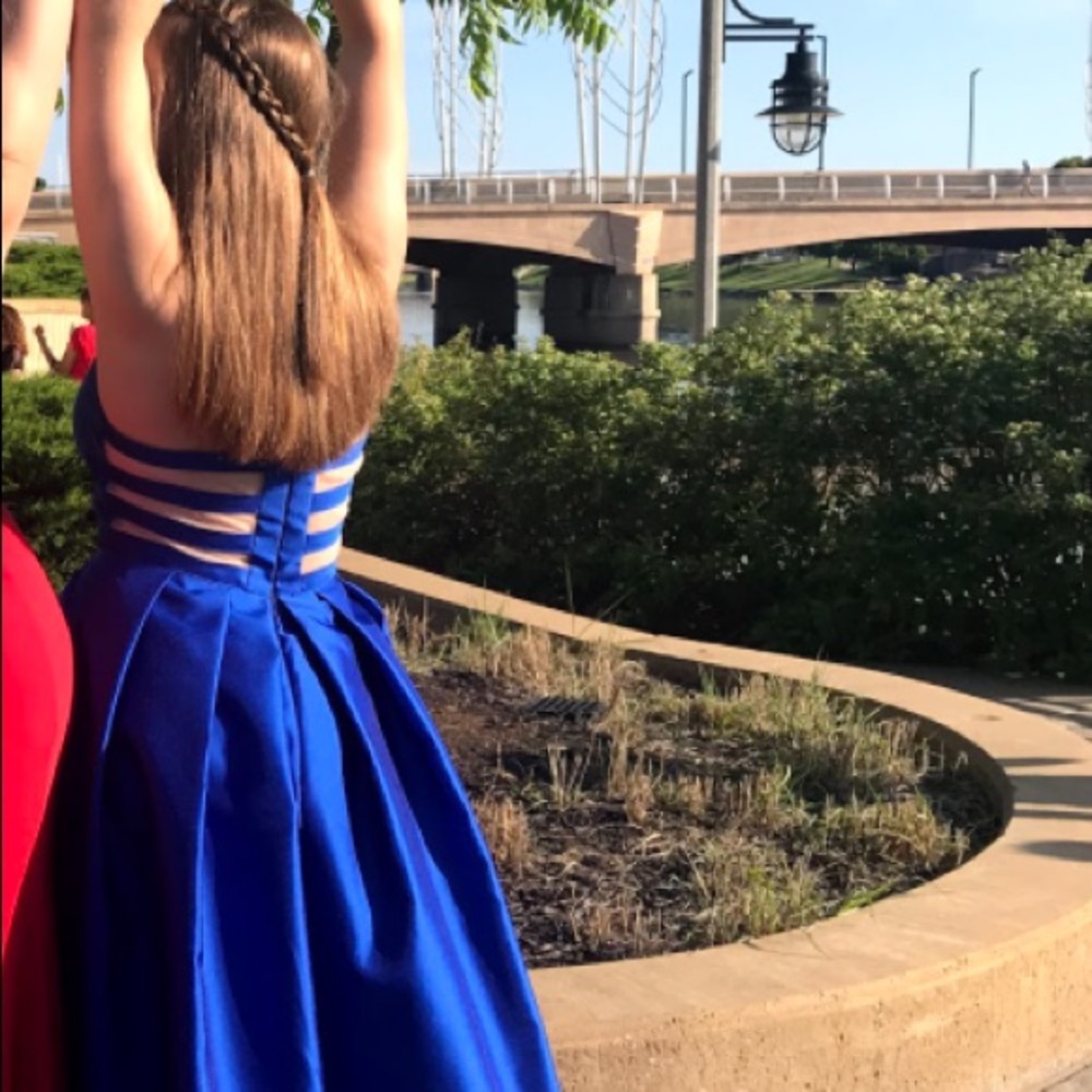 Prom dress - Picture 3 of 3